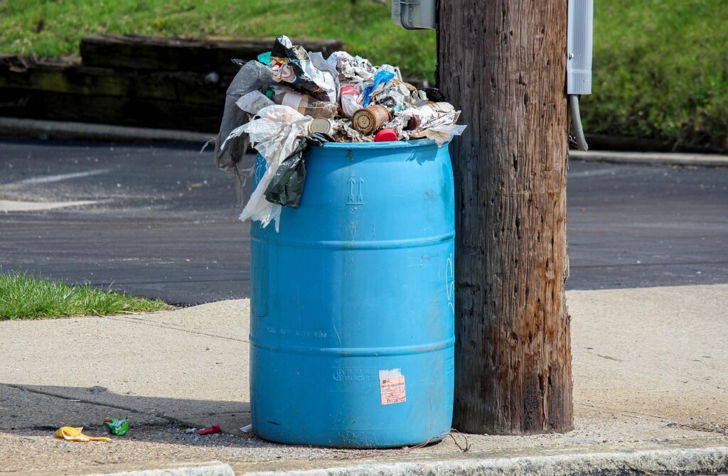 sampah plastik kemasan makanan