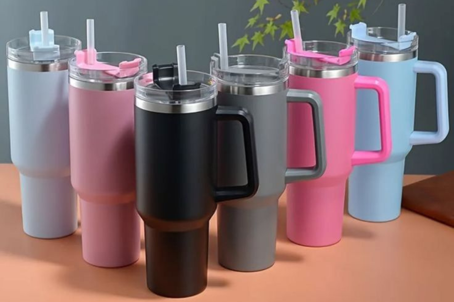 tumbler dengan sedotan