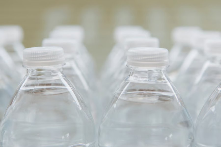 plastik pet digunakan sebagai kemasan botol bening untuk berbagai produk